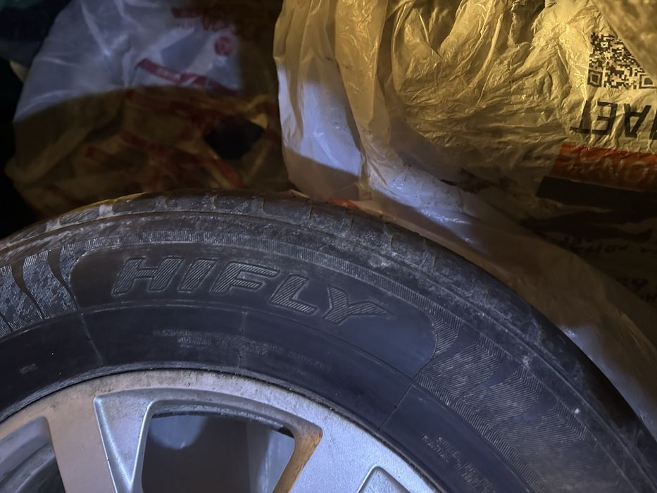 Продам комплект дисков с резиной Audi