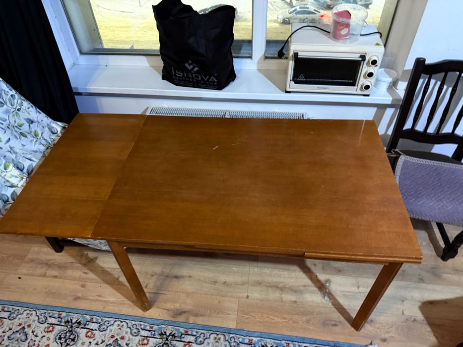 Раздвижной стол и 6 стульев