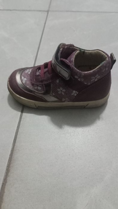 Продаю детские обуви