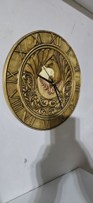 Дървени стинни часовници различни модели