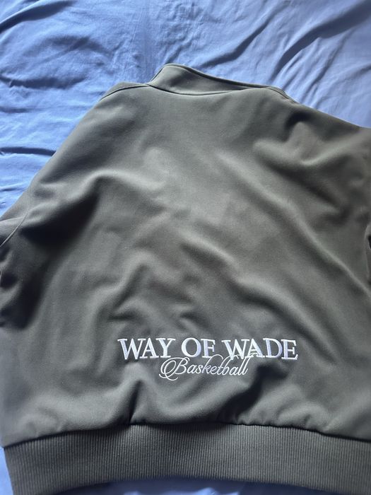 Осення крутка бомбер Lining колекция wade