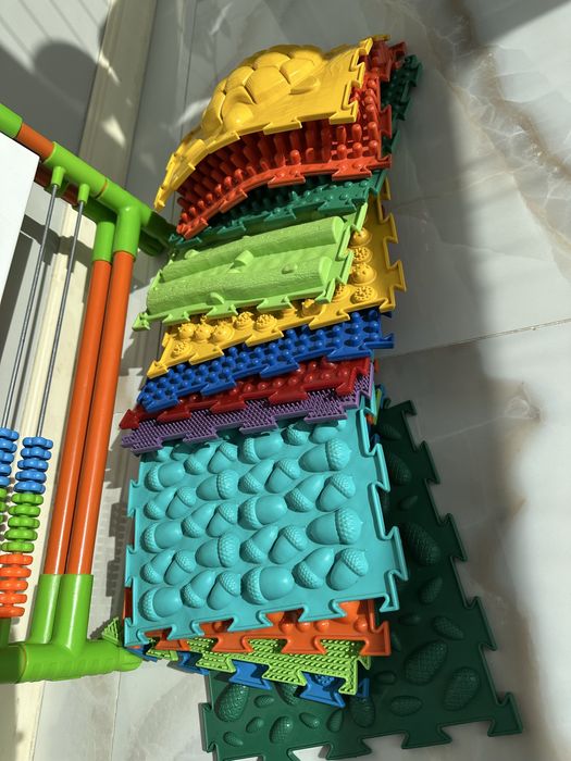 Продам Мольберт и ортоковрик вместе