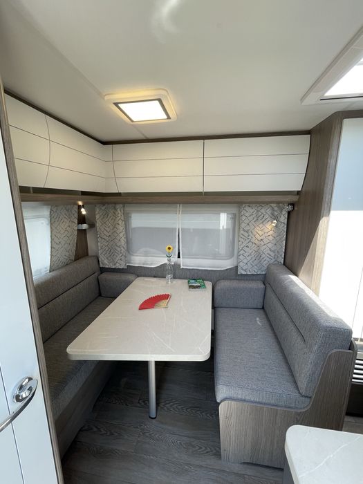 Rulotă nouă premium Hobby OnTour 390Sf pentru 4 persoane