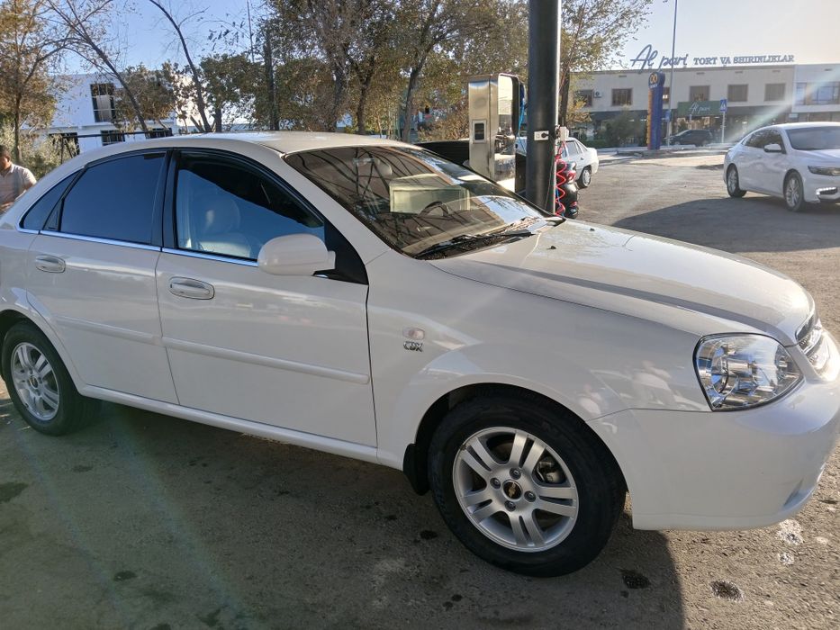 Ласетти 1.8 2012 йил сотилади