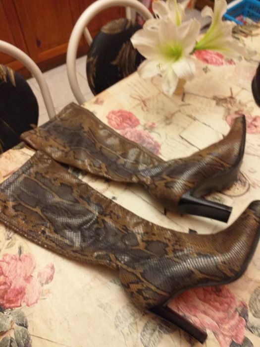 Продавам нови и като нови боти и ботуши.