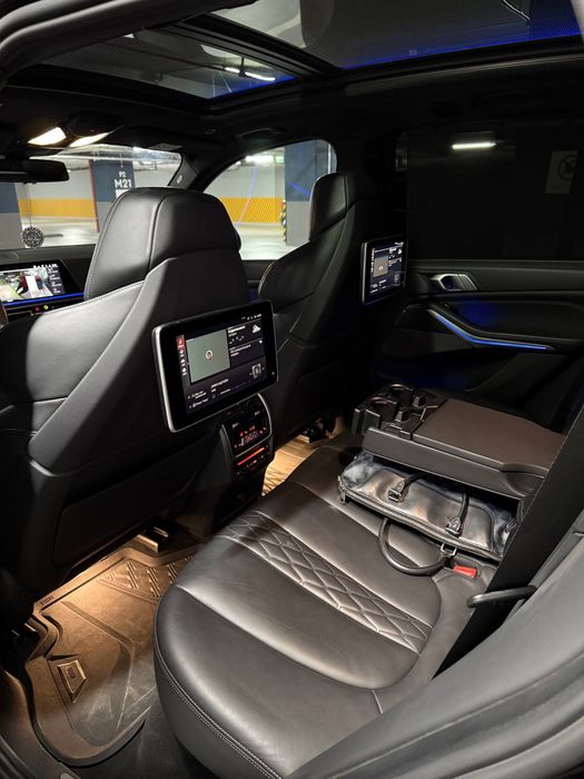 Продаю BMW X5 M50i