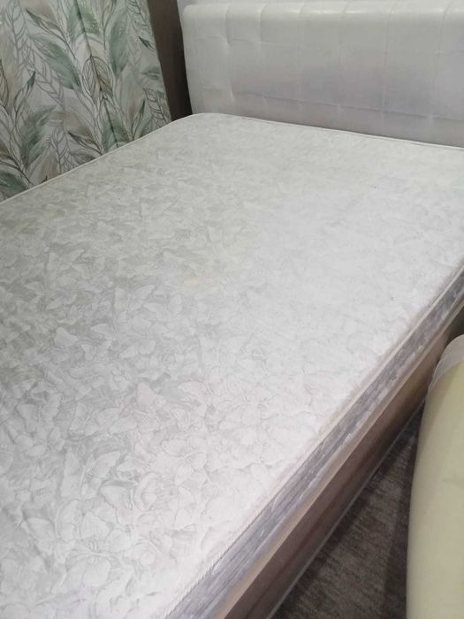 Продам матрас б/у, без пятен, непролёжанный, 2,0*1,4, р-н Юбилейного