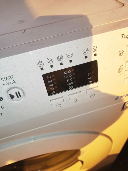 Vând mașina de spălat rufe