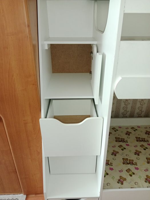 Двухъярусная кровать