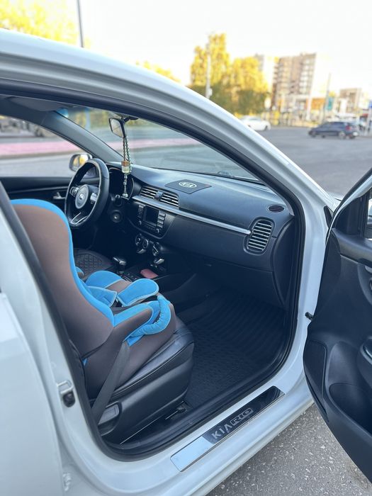 Продам автомобиль KIA RIO