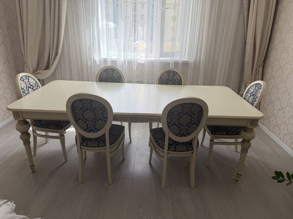 Стол, стулья, тумба под тв