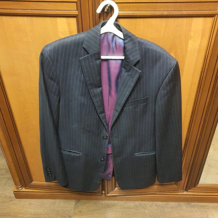 Костюмы и пиджаки продам