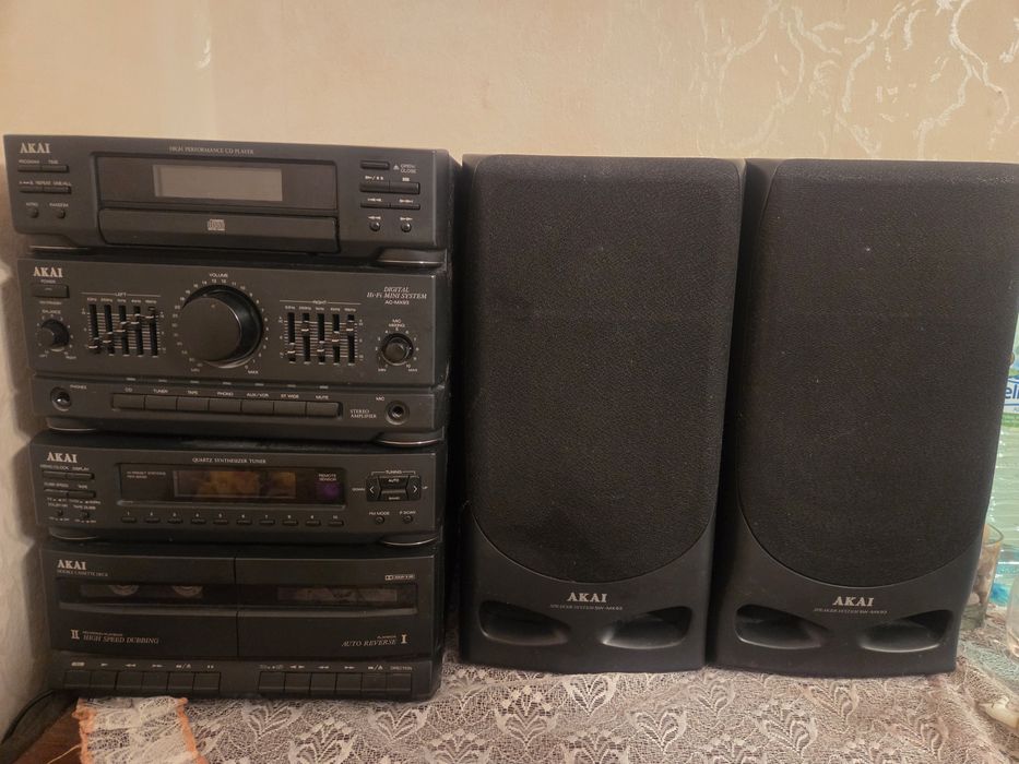 Музикална уредба Akai