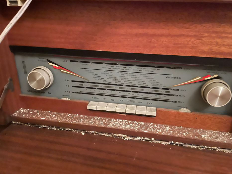 Старо радио с грамофон