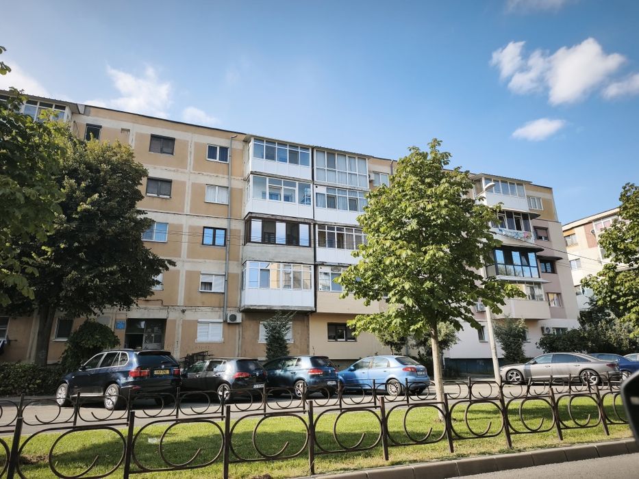 Chirie Apartament 3 camere decomandate AC si Centrala