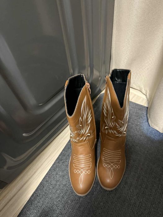 Ботуши дамски, тематични