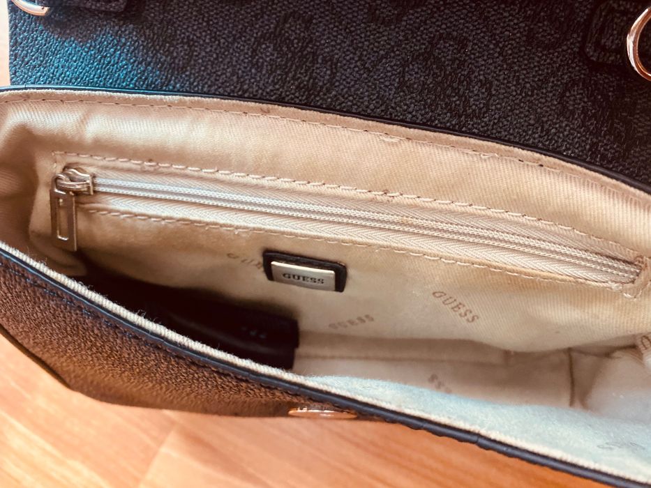 Сива чанта Guess