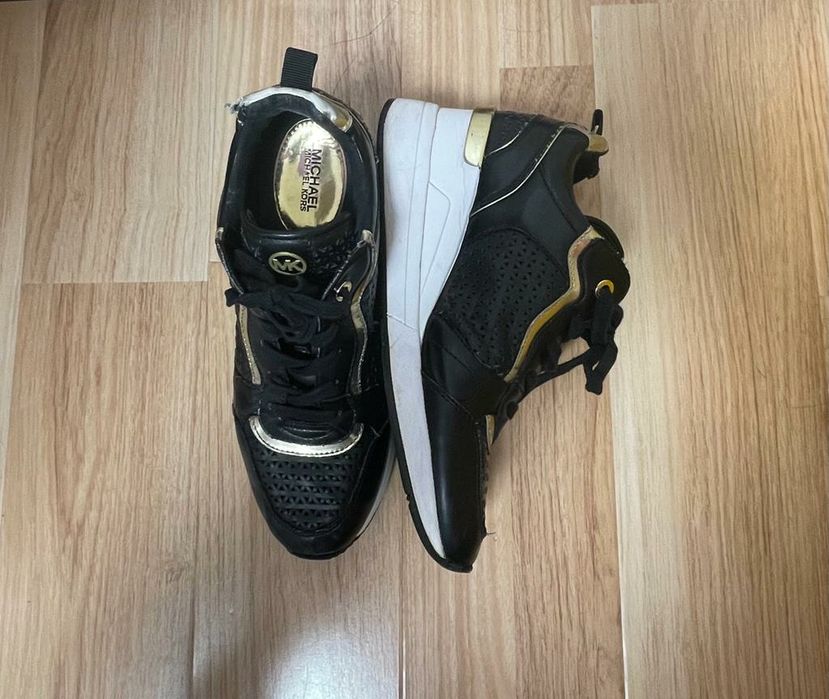 Коллекция кроссовок