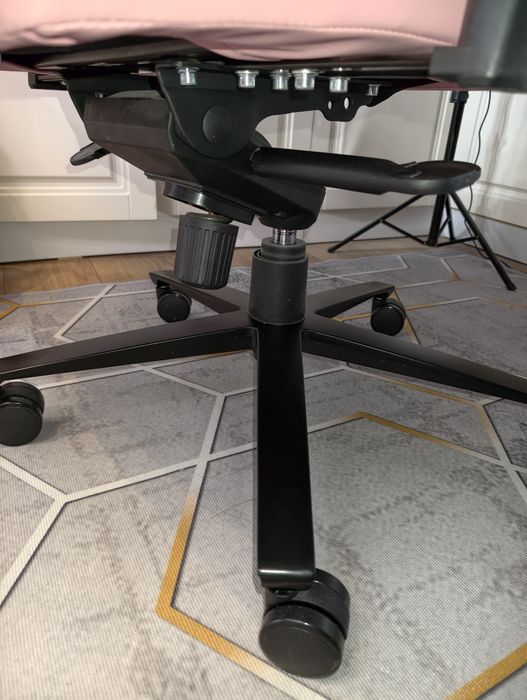 Игровое кресло DXRacer