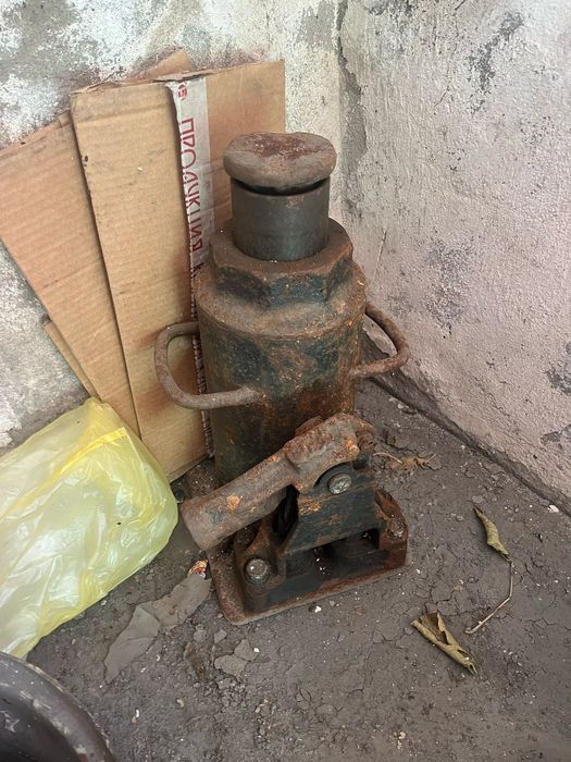 Продам домкрат 25 тонн