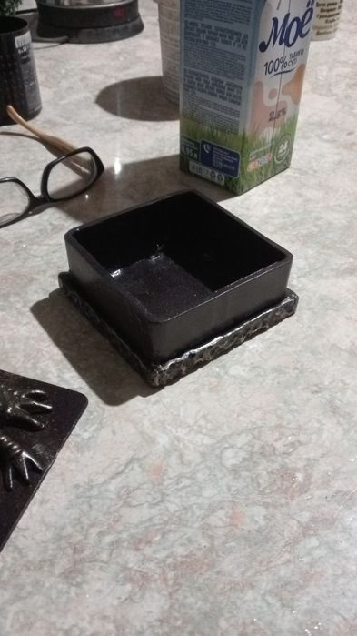 Пепельница из металла