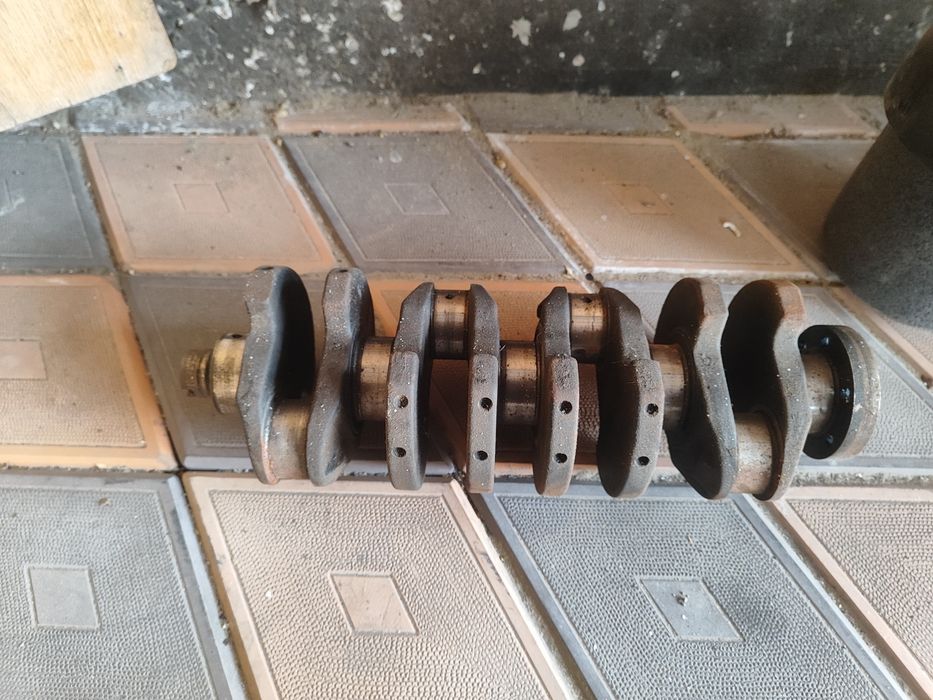 Продам коленвал на Пассат в3