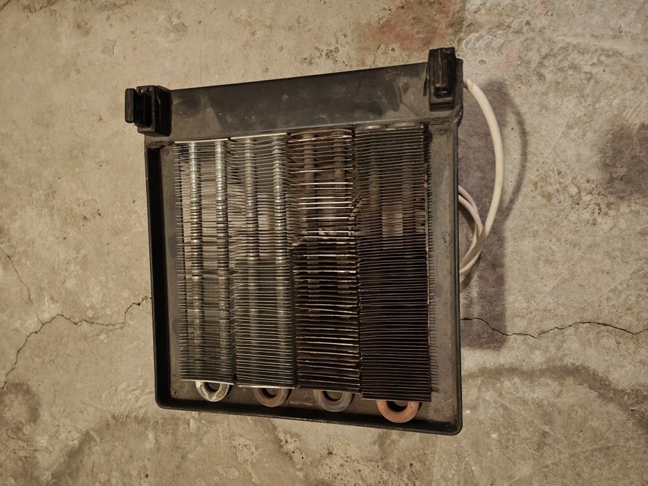 Vând  Calorifere electrictrice cu ulei plus un reșou  2000 wati