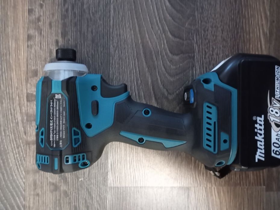 Autofiletanta impact Makita DTD 171 cu baterie de 6 A