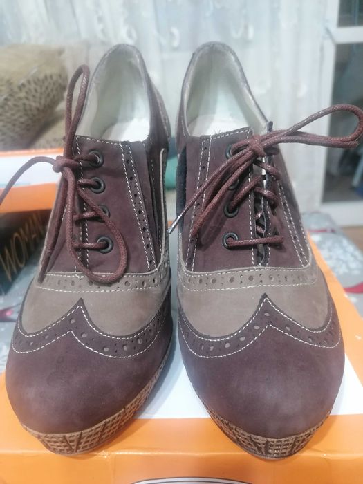 Продавам обувки сезон пролет - есен