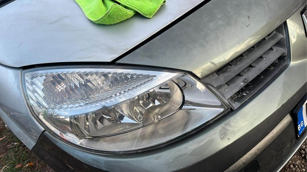 Полиране и Пастиране на фарове и стопове на място .