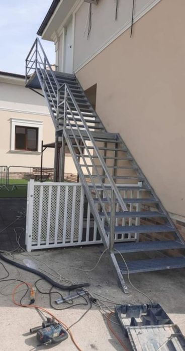 Scară zincată profesională