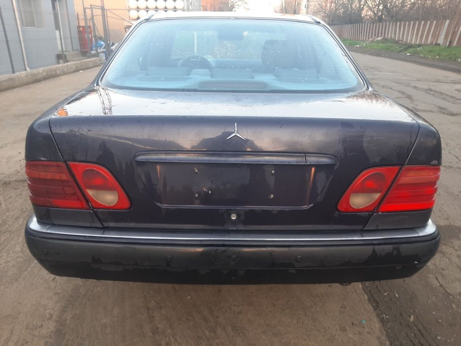 Mercedes E 2.5TD 150к.с