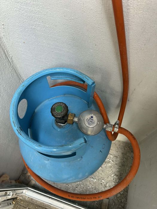 Проточен газов бойлер 18Л + газова бутилка