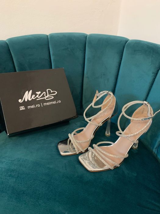 Pantofi cu toc argintii