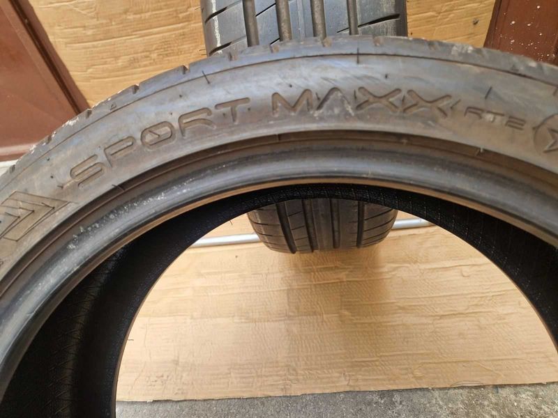 2 Dunlop R19 225/45
летни гуми Runflat 
DOT5218