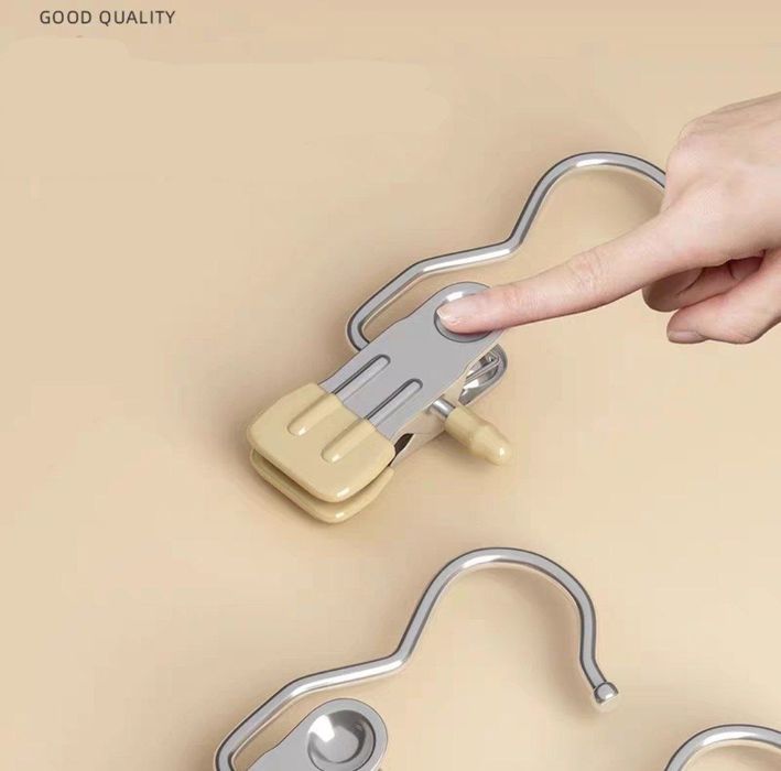 Универсальная и многофункциональная вешалка с зажимом. 

Н