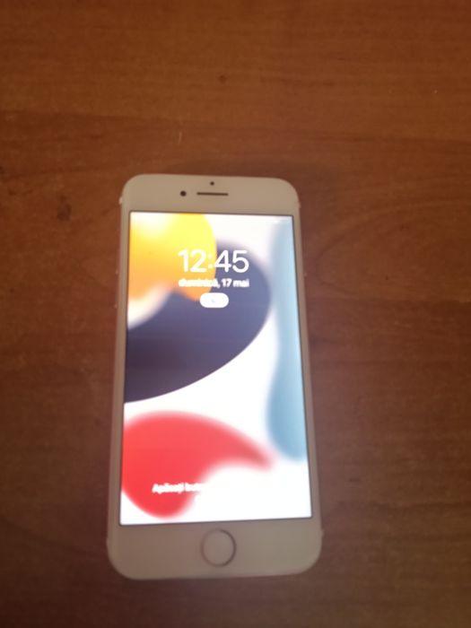 Vând iPhone 7 128 GB baterie 98%