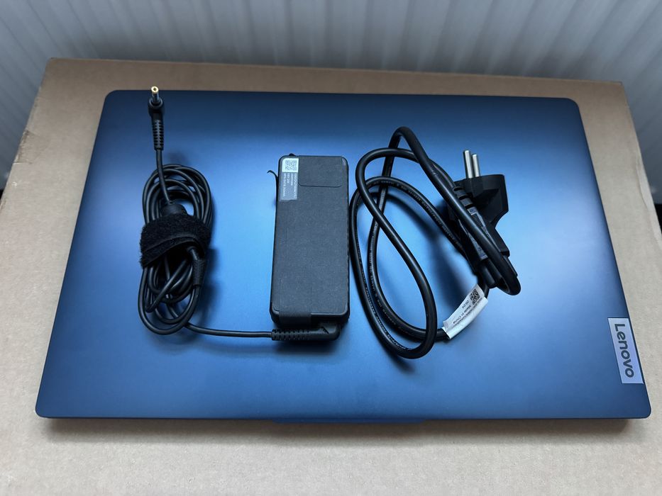 Laptop Lenovo IdeaPad Slim 3 15IAH8, i5 12th Gen, SSD 1TB M2, 8 GB Ram DDR5 Impecabil ca nou baterie 100%, factura + garantie