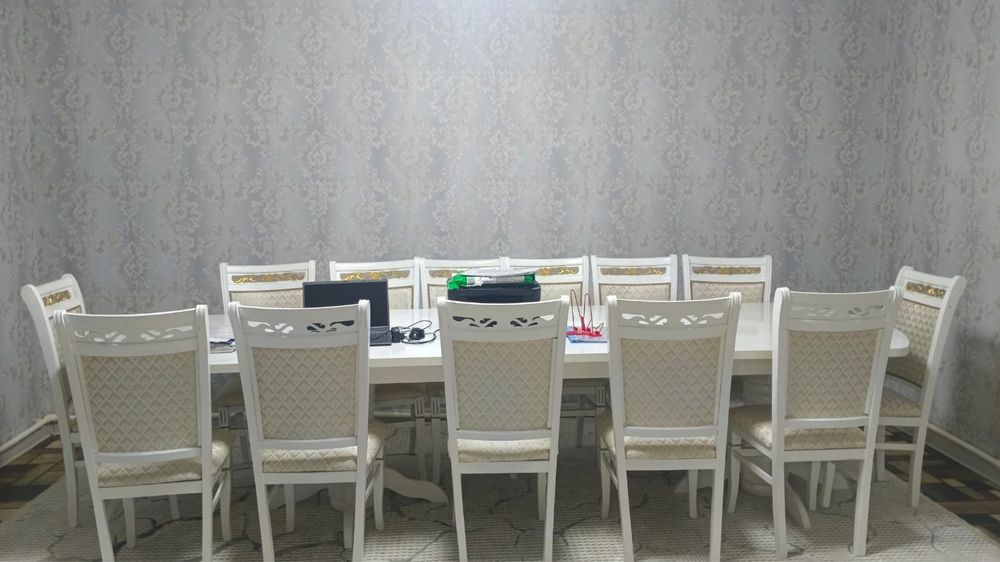 Продам стол 14 стульями в отличном состоянии