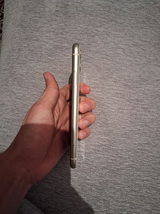 IPHONE 11.White.