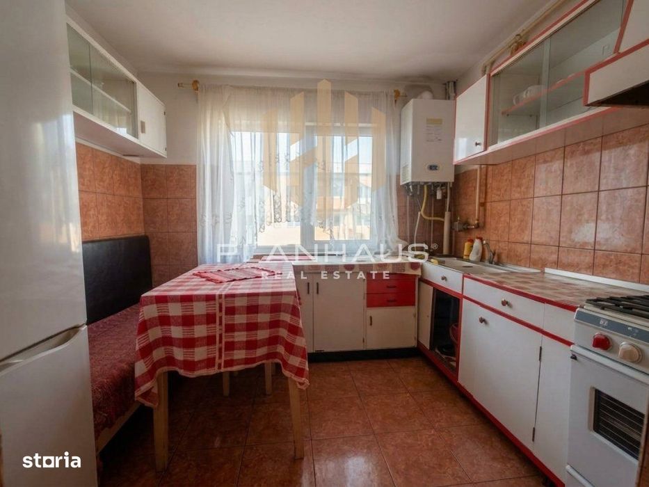 Apartament cu 3 camere zona Petru Rares