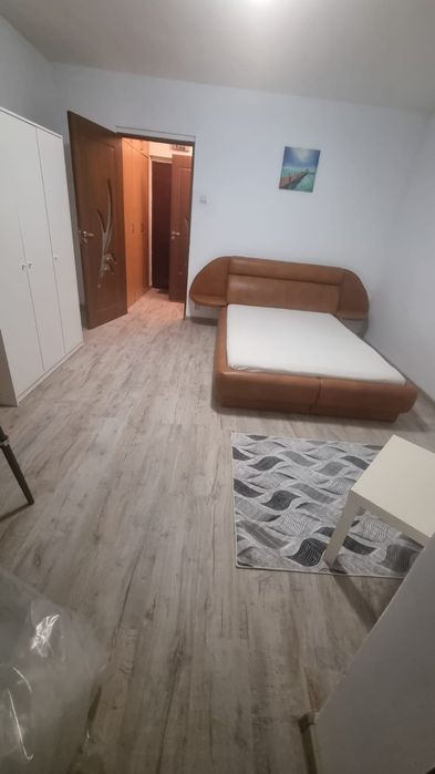 Închiriez garsoniera