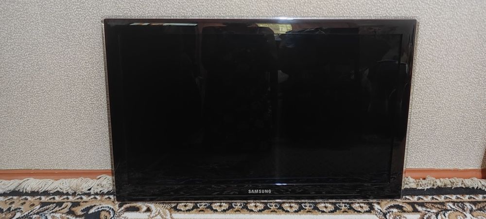 Телевизор Samsung ua32c5000qr. Диагональ 81 см/32/Б. У. .