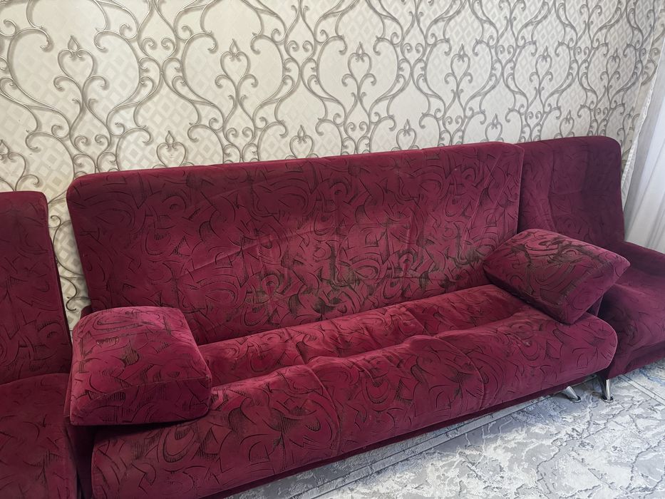 Продаю диван с креслами