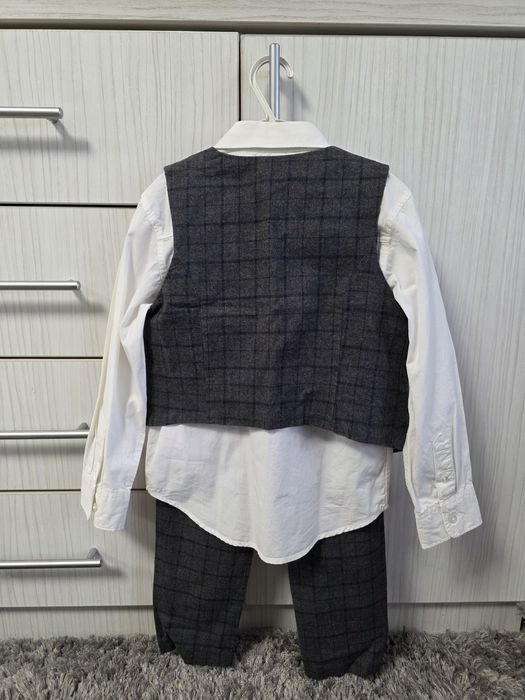 Costum H&M mar.116(5-6ani)
Aruncați o privire și la celelalte anunturi.