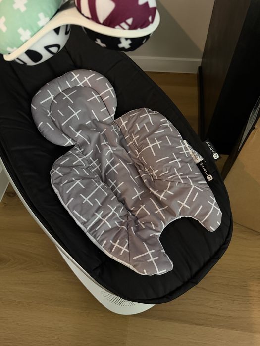 Електрическа бебешка люлка mamaRoo 5.0, черна