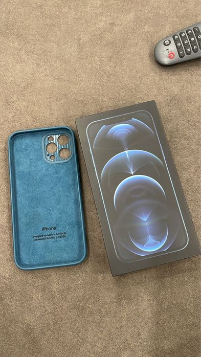 Продам Айфон 12 про макс