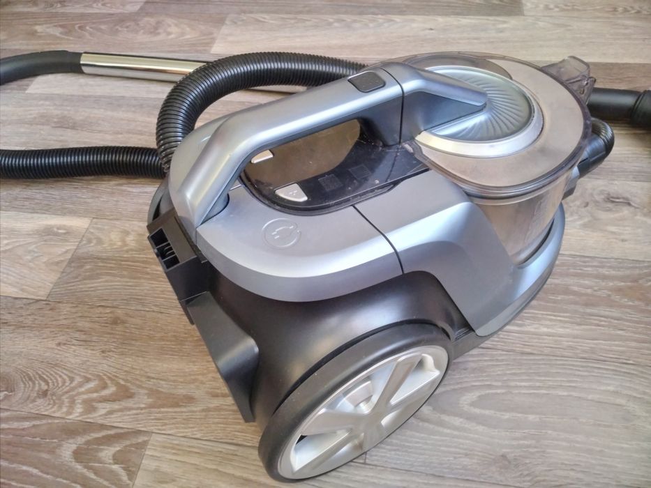 Продам пылесос  Haley HY-9916