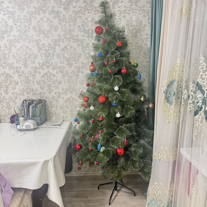 Продается ёлка почти новая