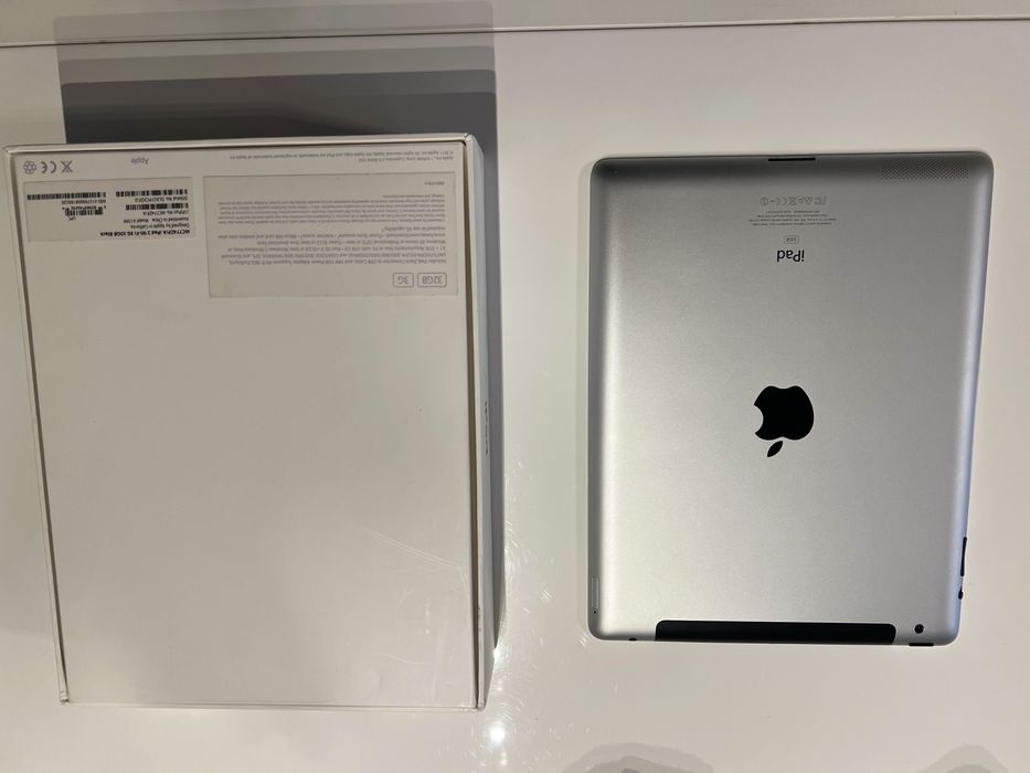 IPad, 32GB, с кутия и кабел за захранване